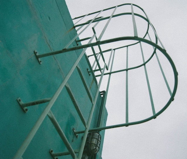 Osha S New Fixed Ladder Standards 5 Measurements You Need To Know Diversified Fall Protection